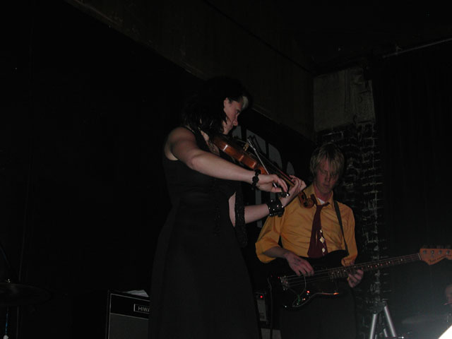 sinombre : 2002 10 24 : the metro : 14