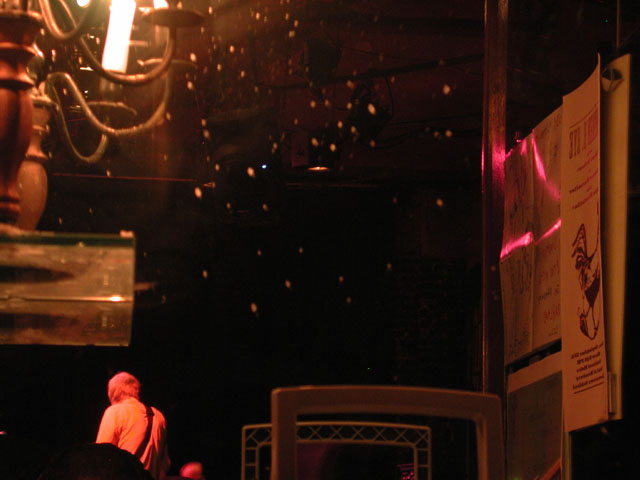 sinombre : 2002 10 24 : the metro : 26