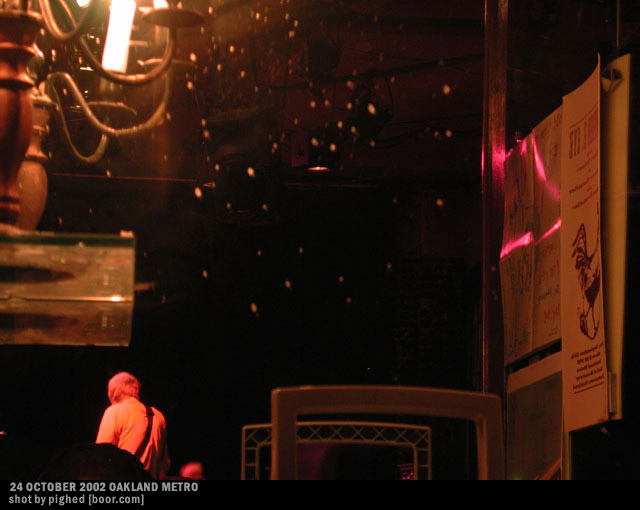 sinombre 10 2002 10 24 : the metro : 03